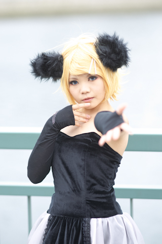 董洁人气高涨，百变造型亮相米兰时装周-球速体育官网